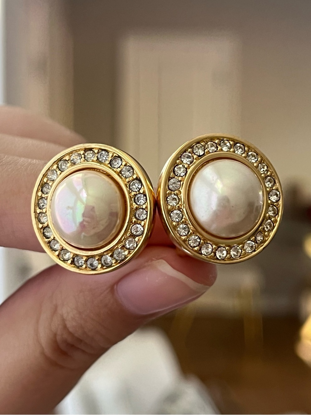 Authentic Vintage Dior Classic Pearl Rhinestone Round Gold Clip-On Earrings Cute